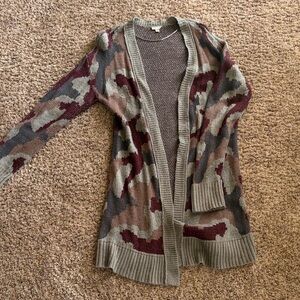 Knee length camouflage cardigan. Grey maroon and brown